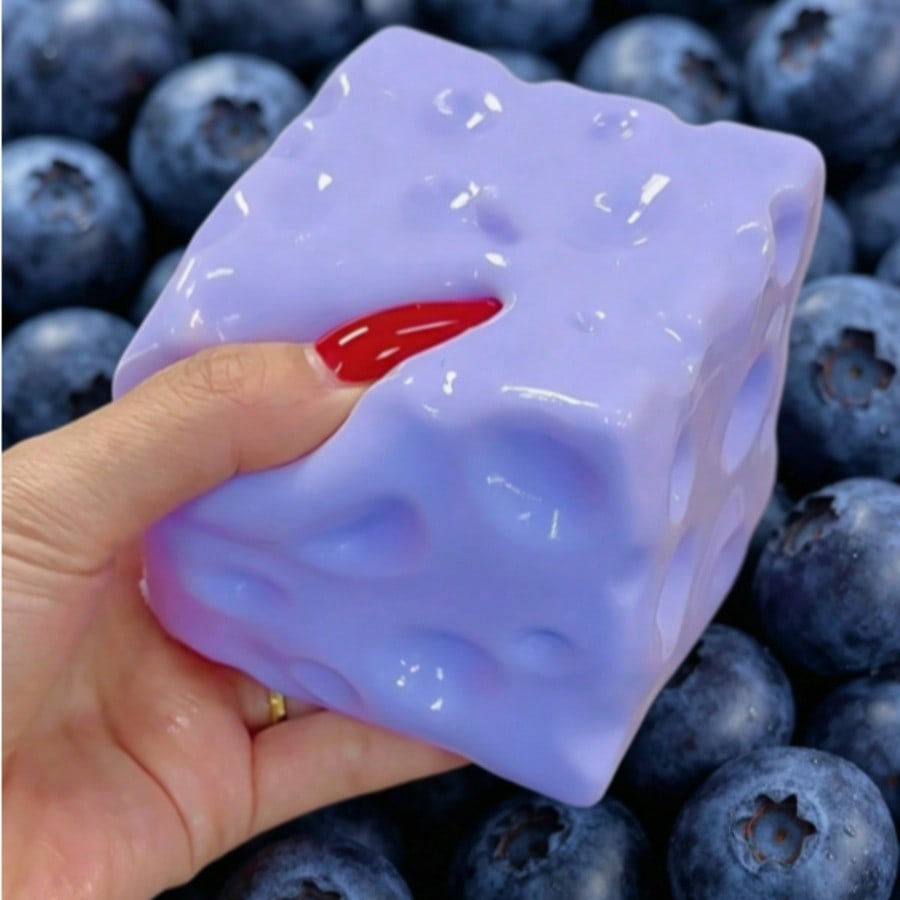 Party Games Questions - Neues Blaubeer-Käsekuchen-Squishy-Spielzeug, weich, langsam rückfedernd, Textur-Stressabbau-Ball,
