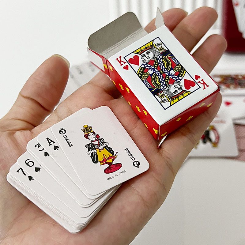 Party Games Juegos De Mesa - Mini-Poker-Spielkarten, niedliche Neuheit, lustige Geschenke, Reisespielzeug,